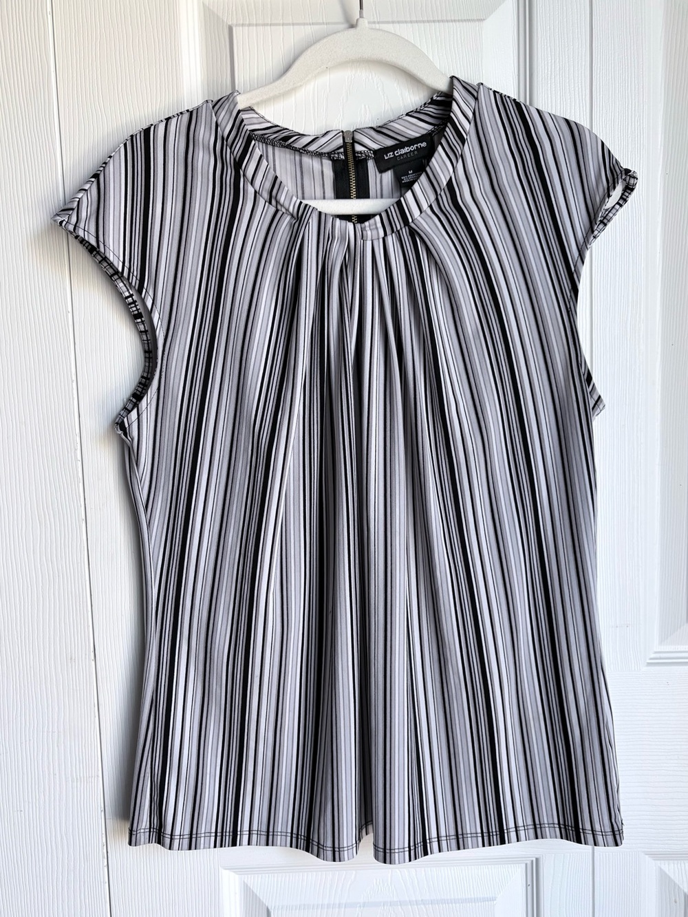 Liz Claiborne Black and White Vertical Stripe Cap Sleeve Top Elegant Medium